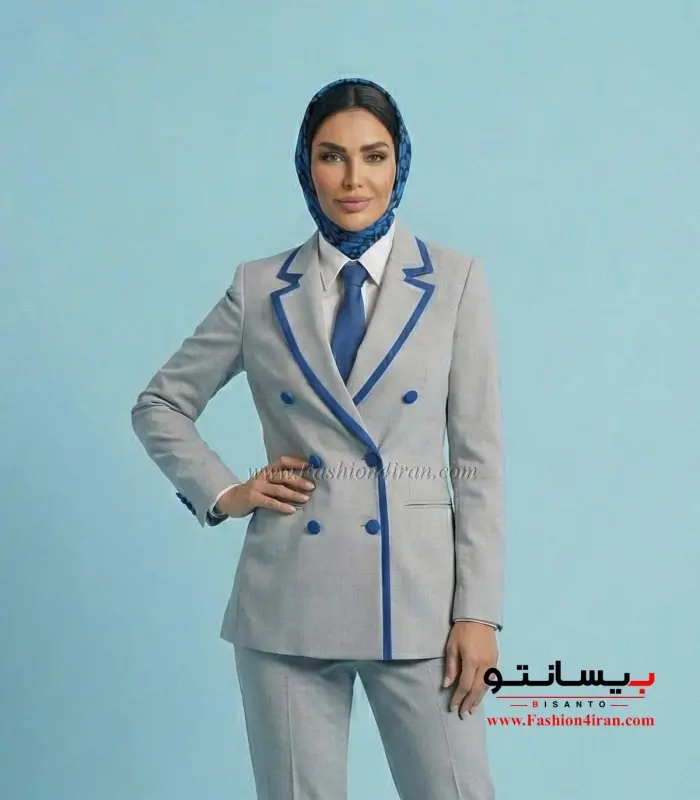 کت‌ زنانه با شلوار فاستونی ترک طوسی روشن با خرجیکار آبی